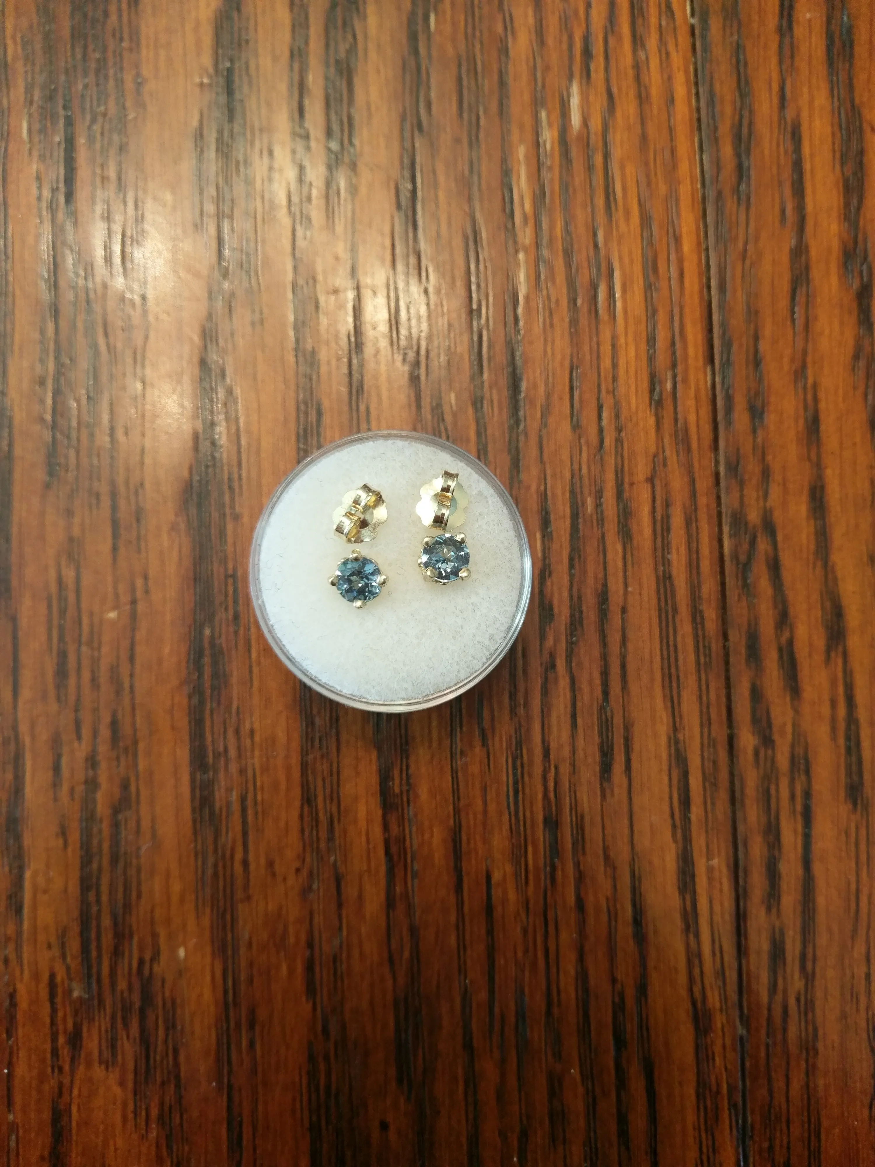 1.30tctw ALL NATURAL BLUE MONTANA SAPPHIRE EARRINGS IN 14K YELLOW GOLD