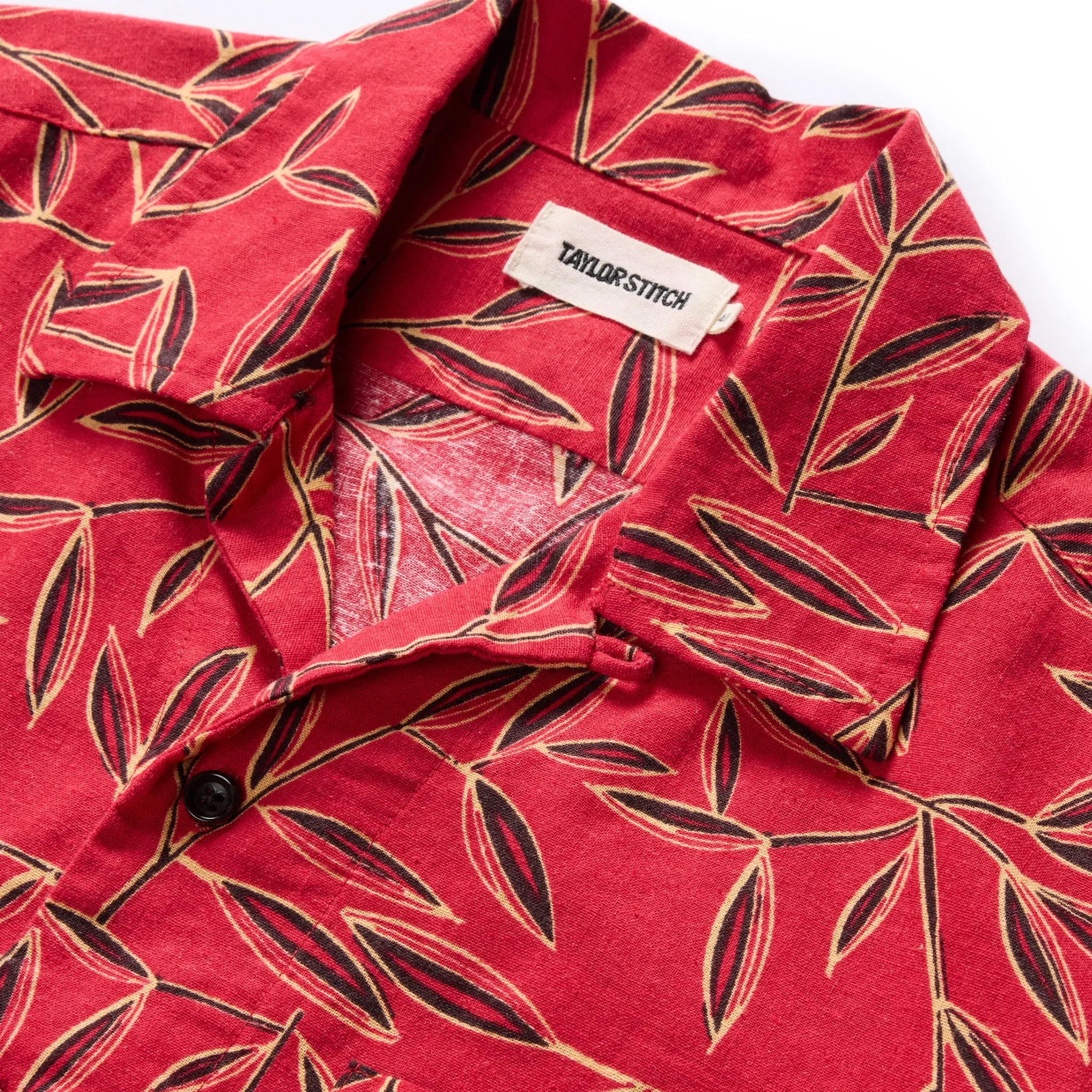 The Short Sleeve Hawthorne in Scarlet Thatch